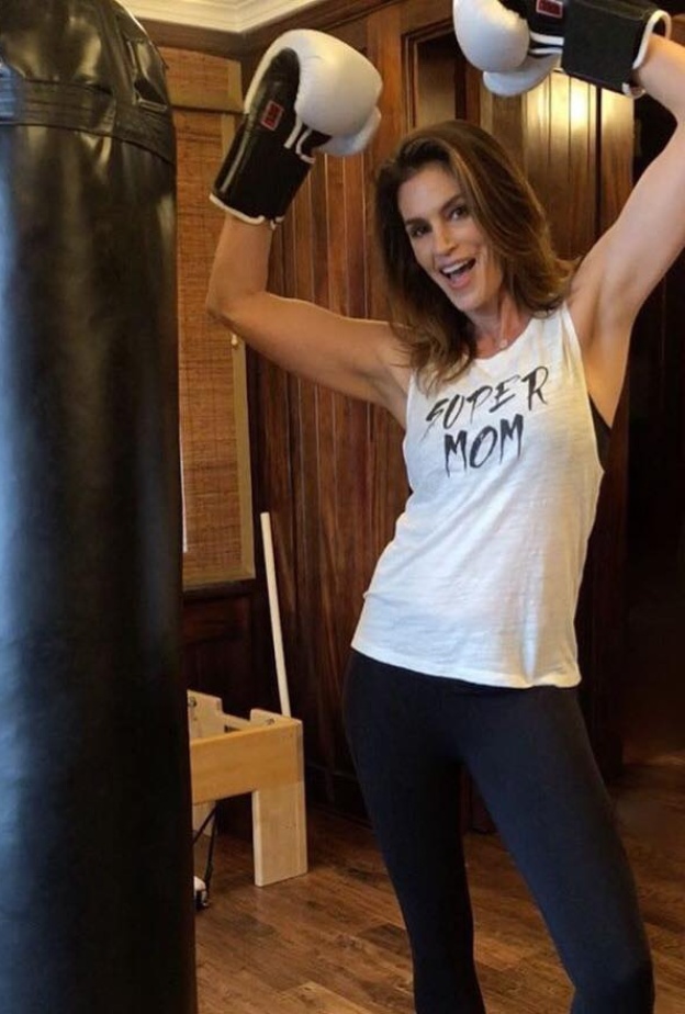 الملاكمة هي السر وراء رشاقة السوبر ماما سيندي كروفرد