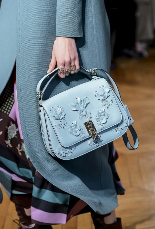 حقيبة عملية وناعمة من نينا ريتشي