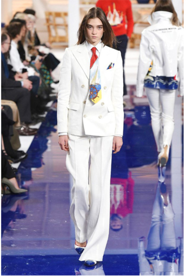 بدلات رسمية مع اليلايزر الطويلة من دار Victoria Beckham