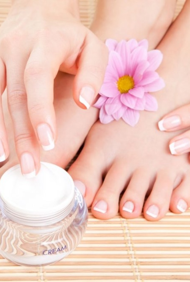  كريمات ترطيب القدمين الطبية تقي من الأكزيما.