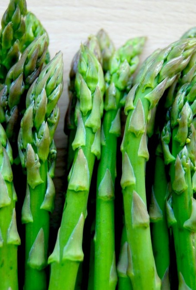 فوائد صحية عديدة للهليون