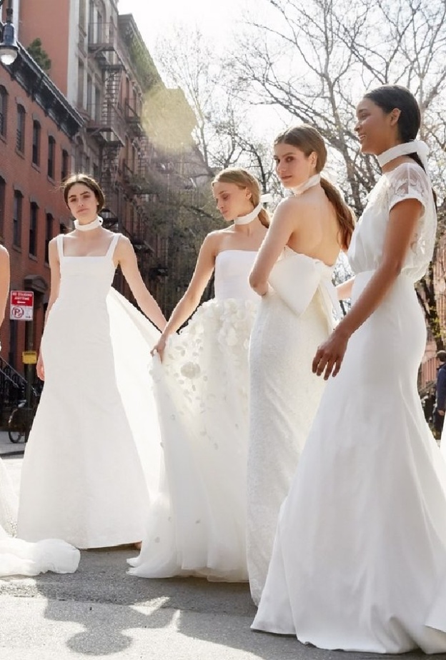 اناقة ملفتة لفستان زفاف Romona Keveza