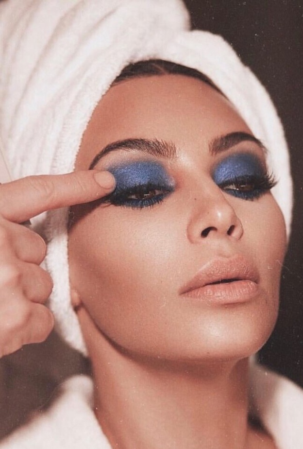 كيم كارداشيان مع خبير المكياج ماريو