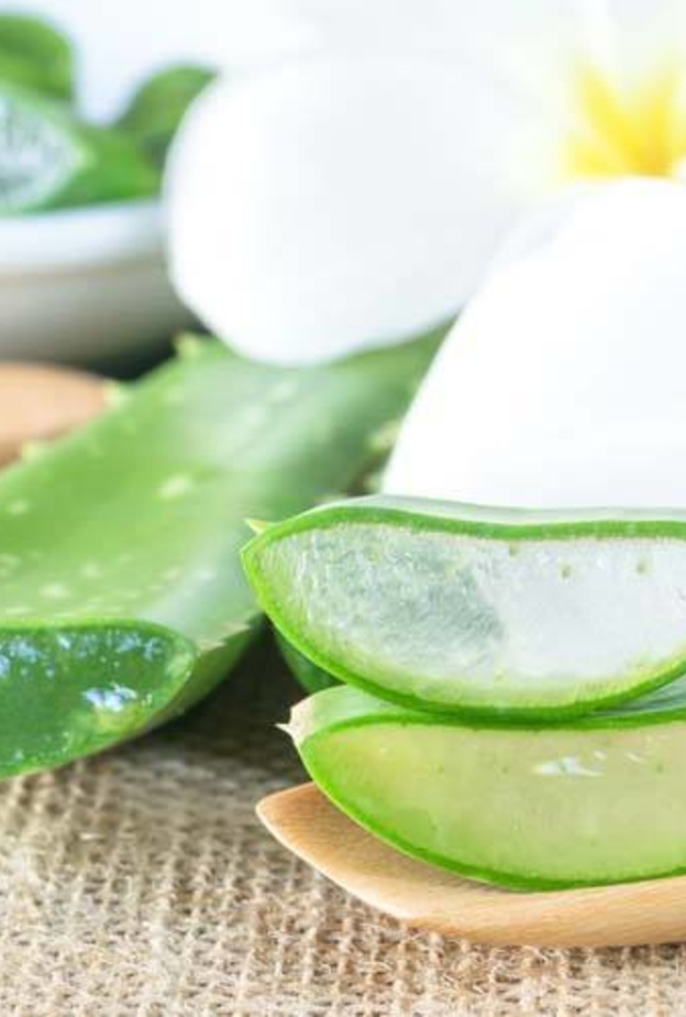 عالجي مشاكل بشرتك بالأعشاب