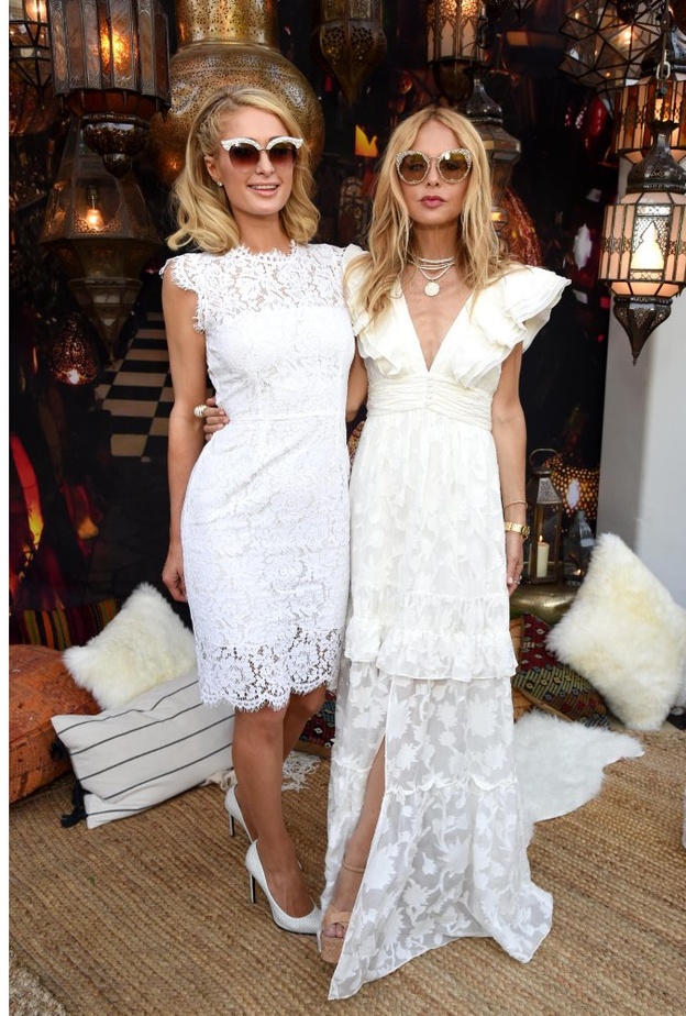 موضة المونوكروم مع القميص الكلاسيكية من اختيار‎ DANIELLE BERNSTEIN