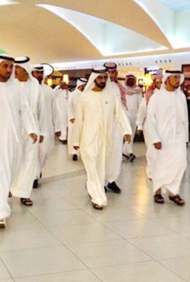 محمد بن راشد في مجمع الظهران مول.