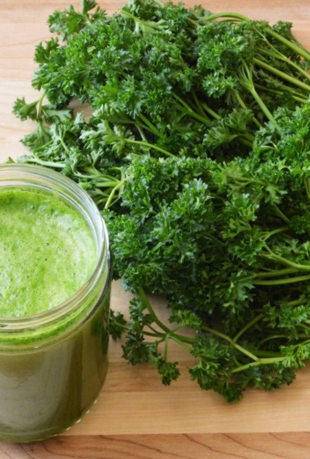 يعد عصير البقدونس قاطعا للشهية خاصة اذا تم تناوله صباحا