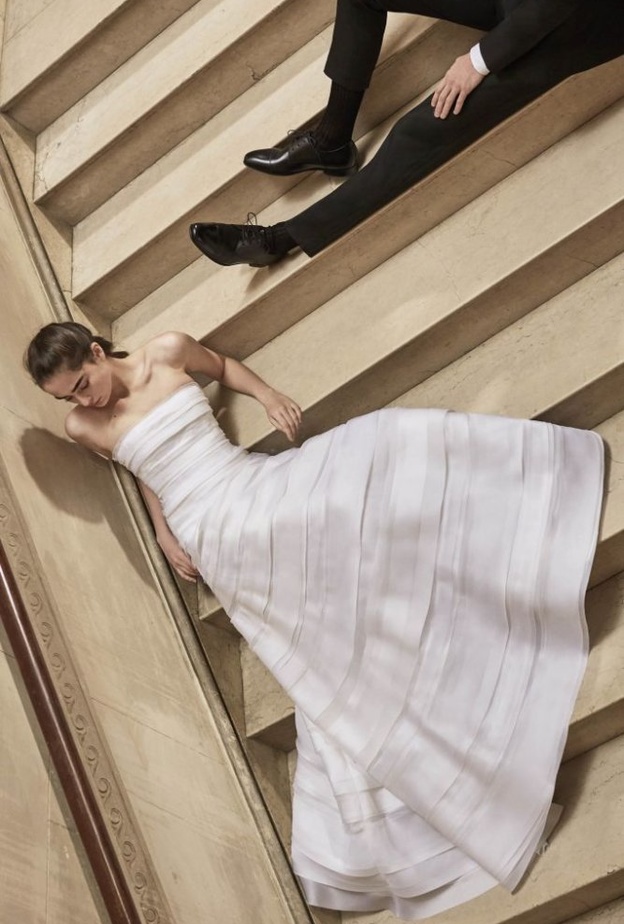 فستان مع فيونكة من الخلف