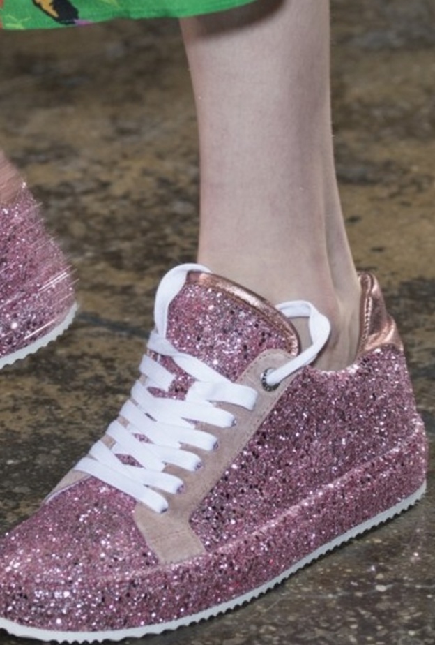 موضة الحذاء الرياضي والباييت على طريقة Antonio Marras