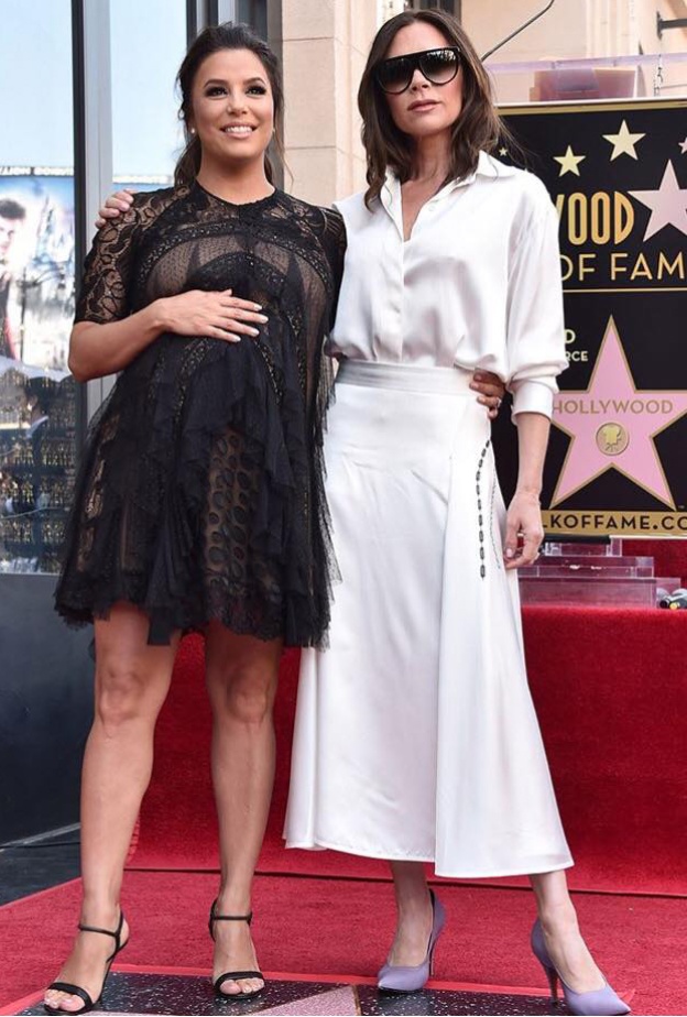 ايفا لونغوريا تحصل على نجمتها في ممر الشهرة في هوليوود وترافقها فيكتوريا بيكهام