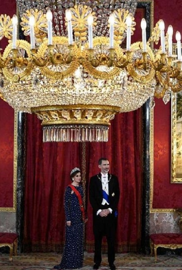 الملكة ليتيزيا في إطلالة ملكية بتاج الملكة صوفيا