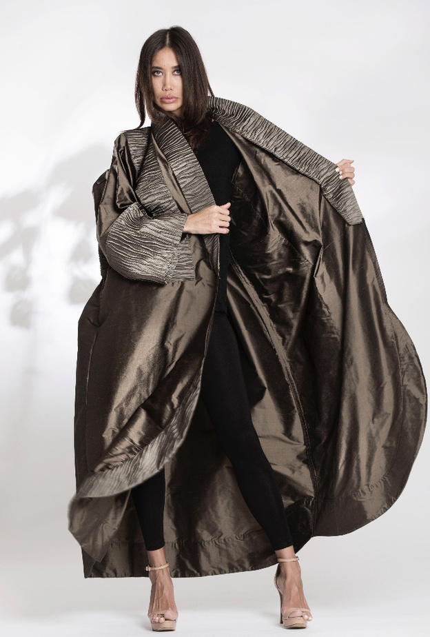 عباية باللون الابيض من FN Lounge