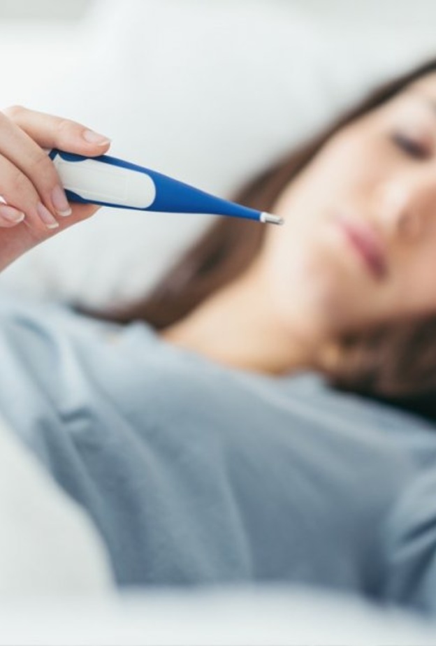 التهاب اللوزتين يسبب الحمى