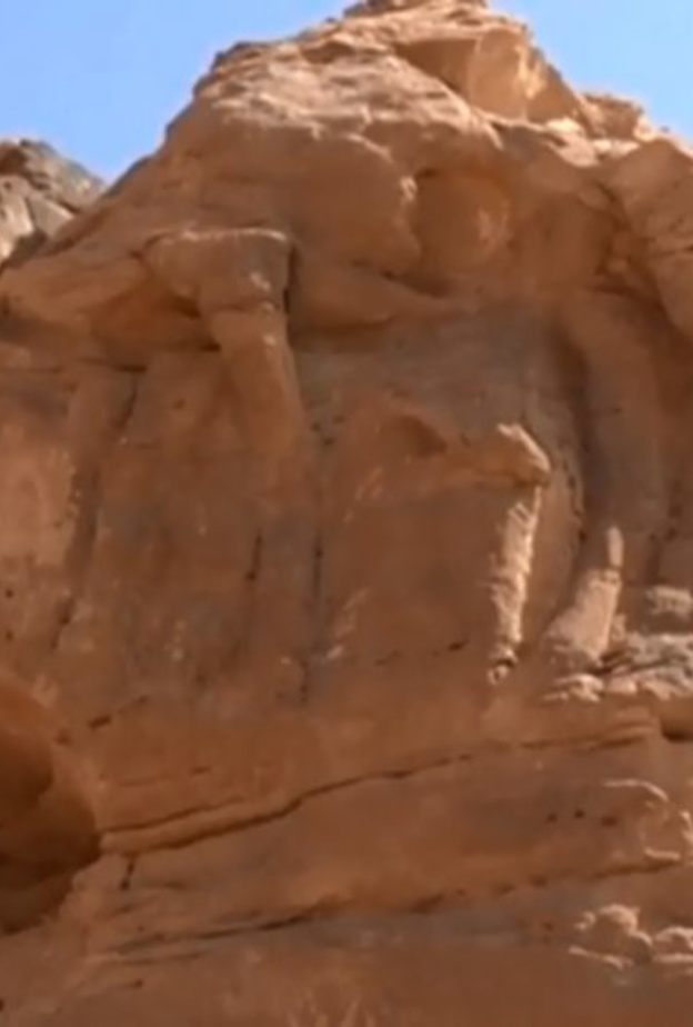مكتشف منحوتات الجمال في جبال الجوف 