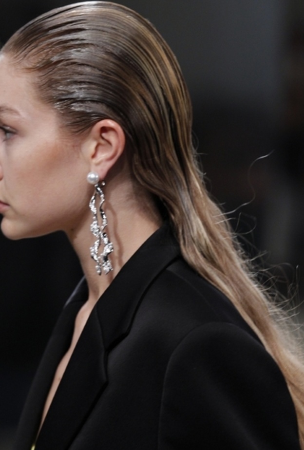 تسريحات شعر مبللة وجريئة لربيع 2018