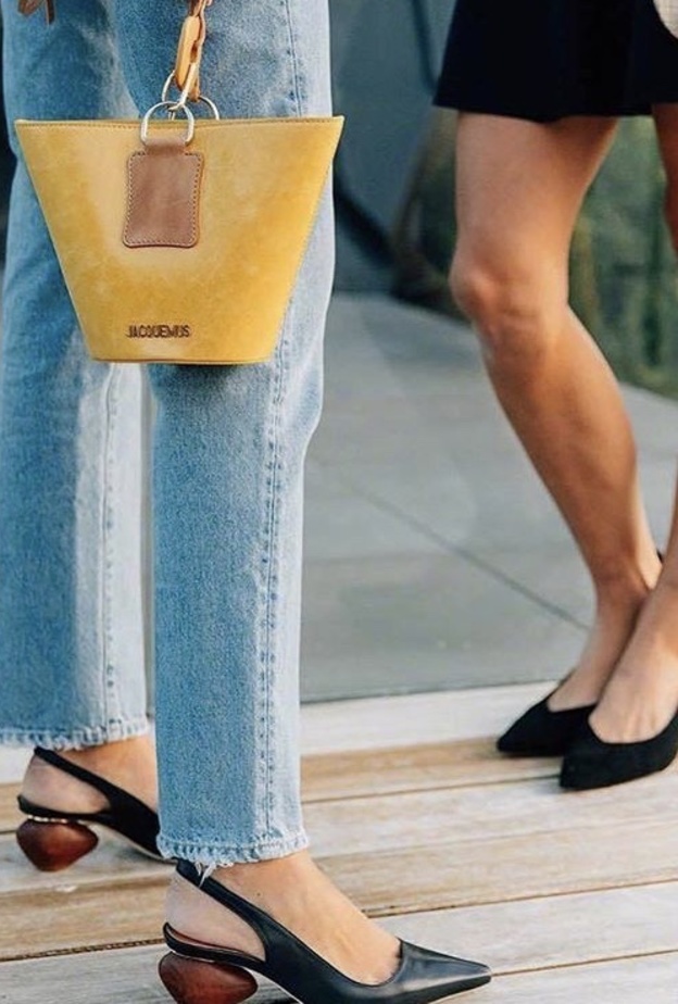 احذية كعب بأشكال هندسية 