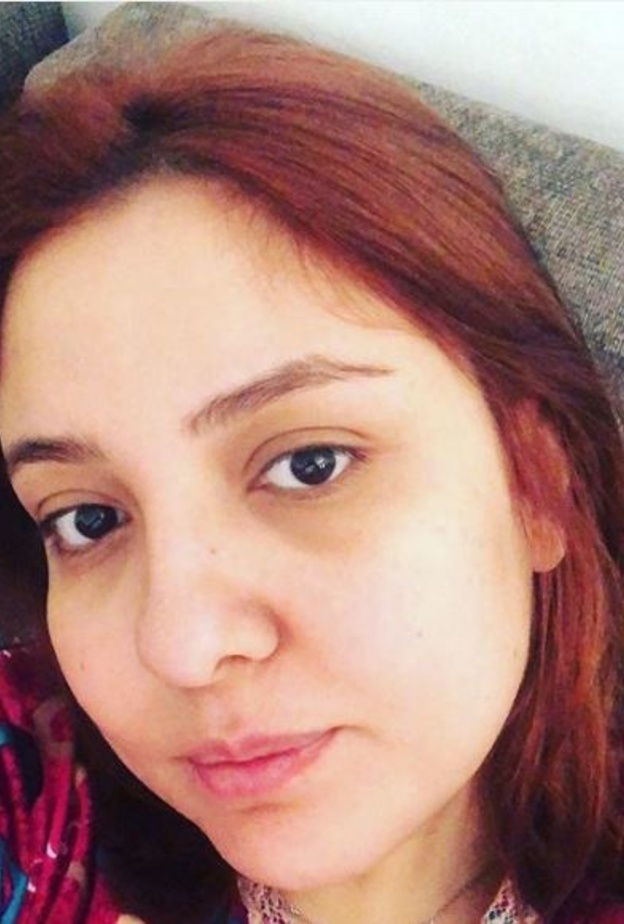 مي كساب وحملها