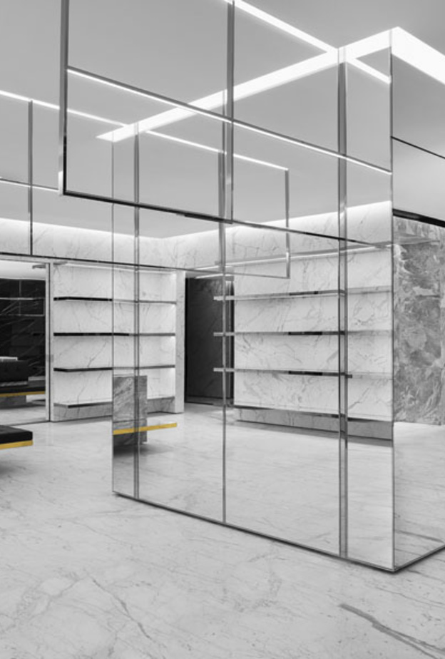 Saint Laurent تفتتح متجرها الجديد في دبي مول