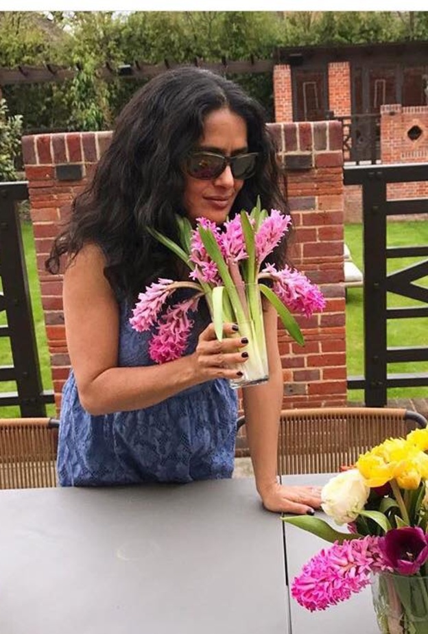 سلمى بن حايك تحتفل بيوم الأرض مع الأزهار