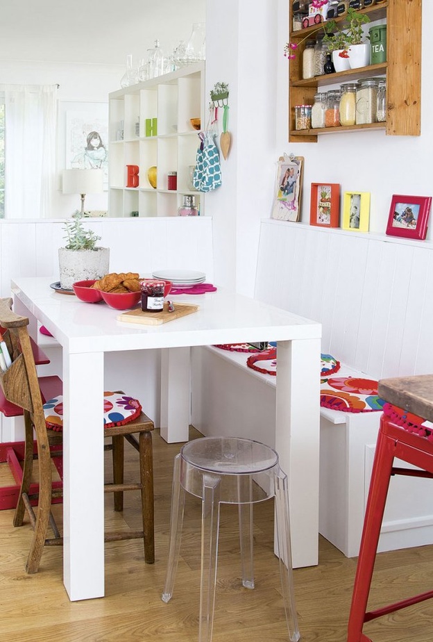 غرفة سفرة صغيرة بجمال الخشب