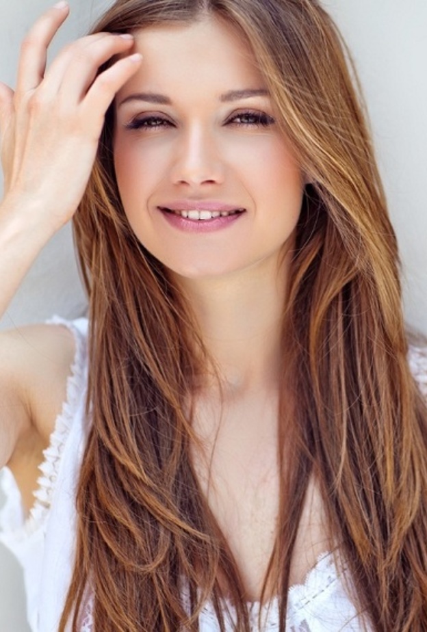 اتبعي بعض الخطوات للعناية بالشعر التالف في موسم الصيف