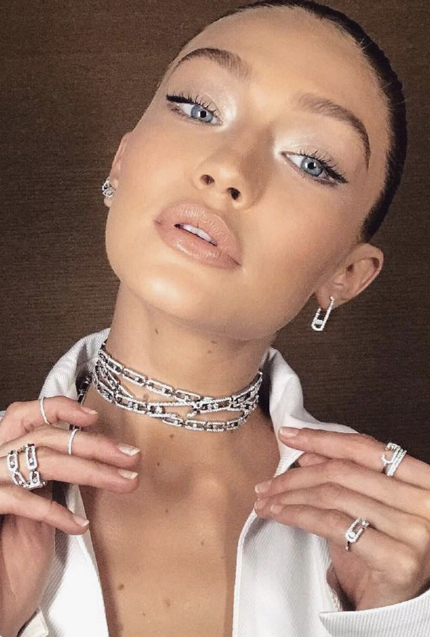 فخامة اطلالة جيجي حديد بعقد choker من الماس.jpg (1