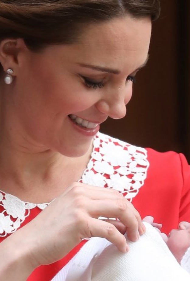 الاطلالة الاولى للجميلة الاميرة كيت ميدلتون kate Middleton بعد الولاادة