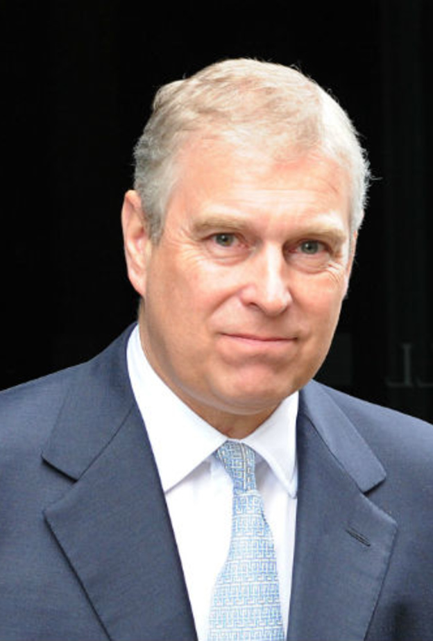 ما التغيير الجذري الذي حدث في حياة الأمير أندرو بعد ولادة الطفل الملكي؟