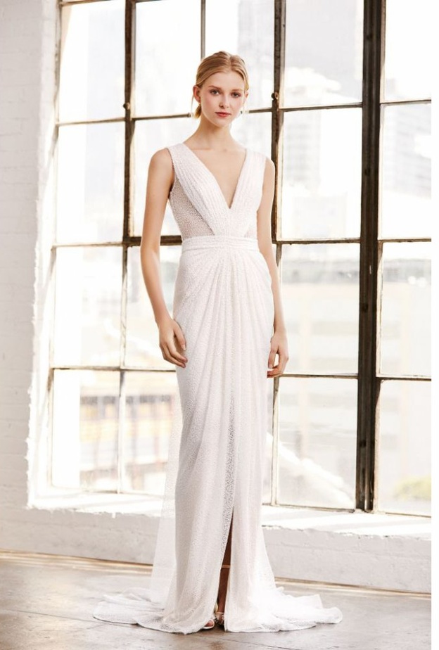 فستان قصير مطرز بالورود