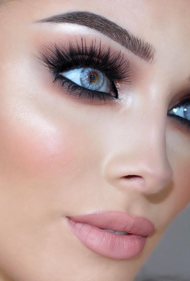 الرجل ينجذب للاطلالة البسيطة والناعمة في يوم الزفاف