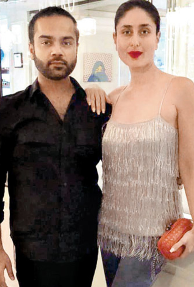 كارينا كابور في إطلالة عصرية لامعة في دبي