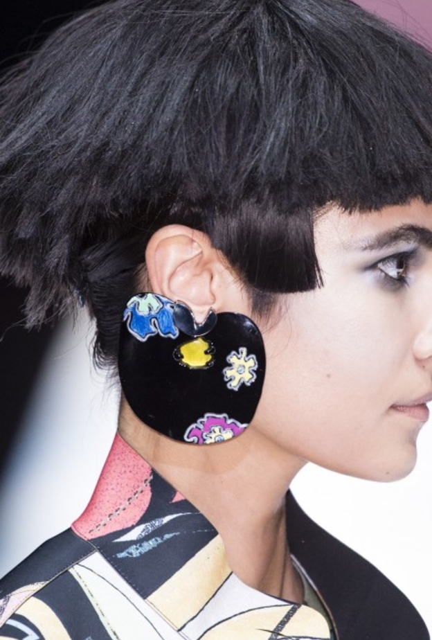 غرابة وعصرية من جورجيو ارماني