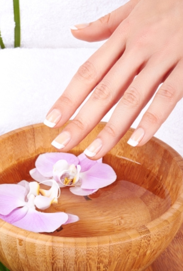 تألقي بأظافر لامعة ومشرقة من خلال الوصفات الطبيعية