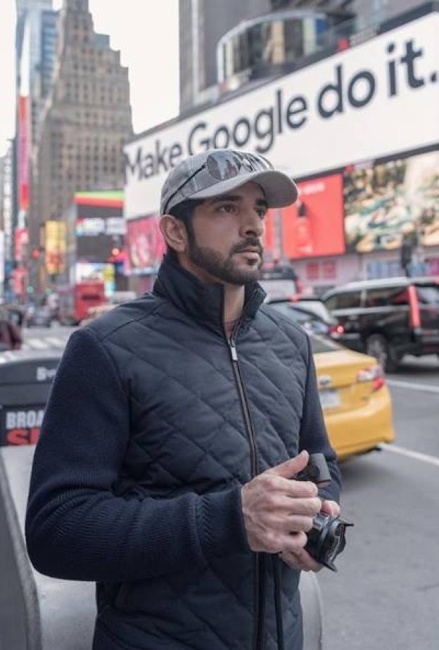 فزاع في نيويورك ومعه الكاميرا للاستمتاع بالتقاط أجمل الصور 