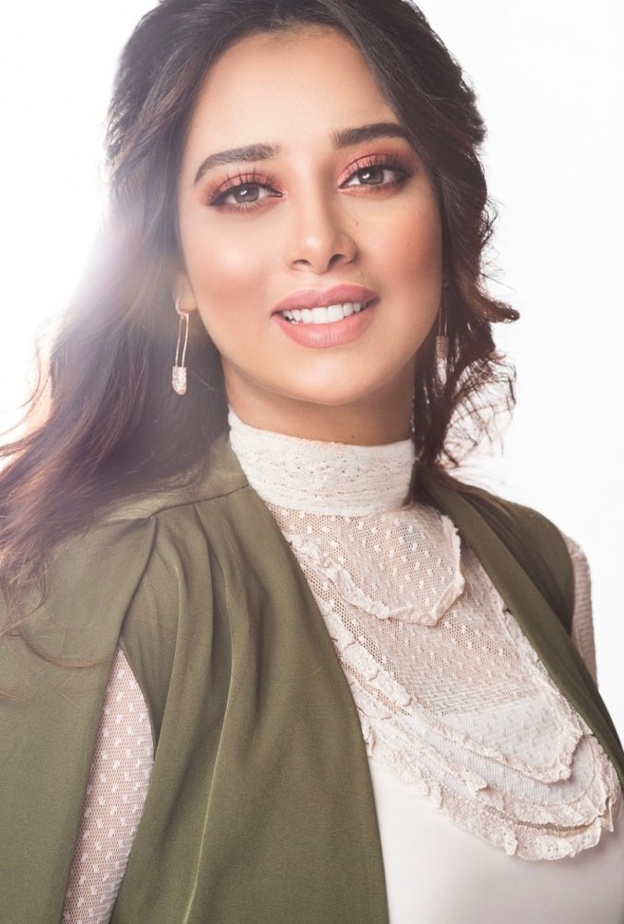 ما رأيك بهذه الإطلالة؟