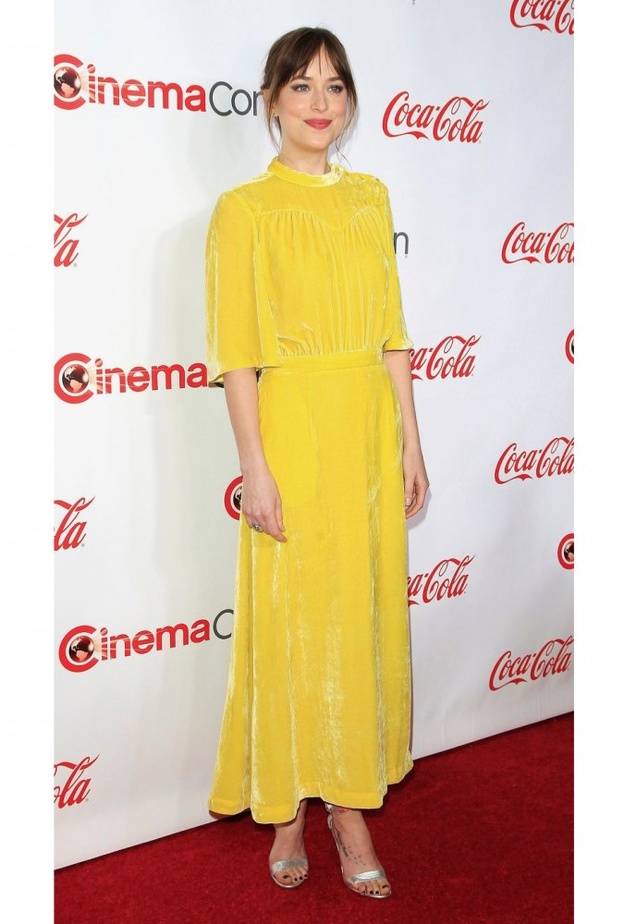 سارة جيسيكا باركر ‏Sarah Jessica Parker‏ تختار بنطلون جينز أسود مع التوب الكلاسيكية