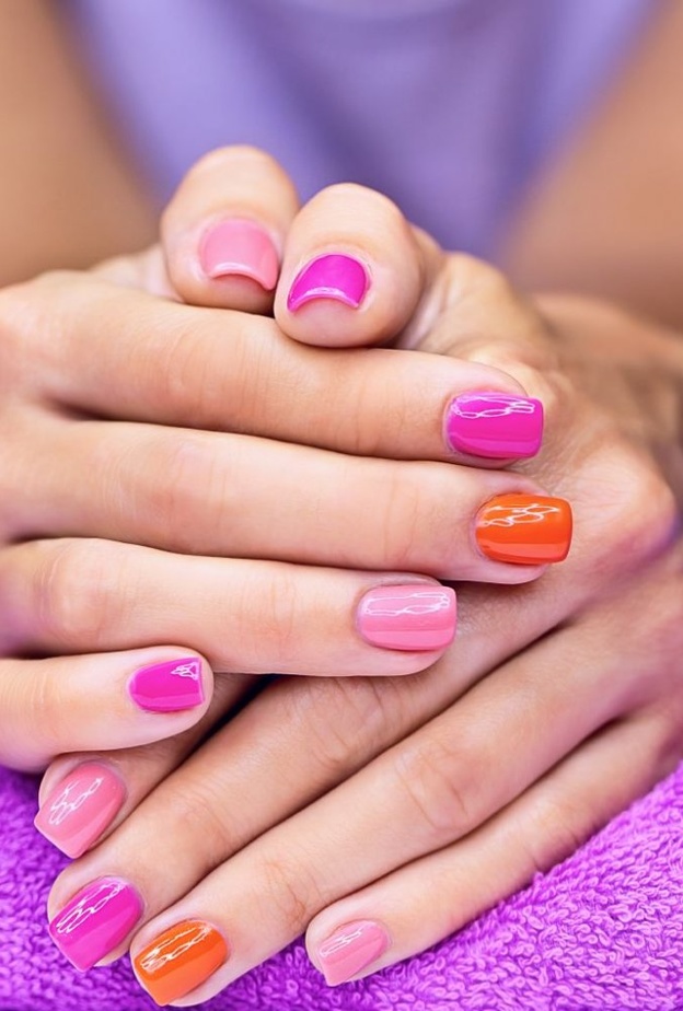 إطلالات المناكير الصارخة للصيف