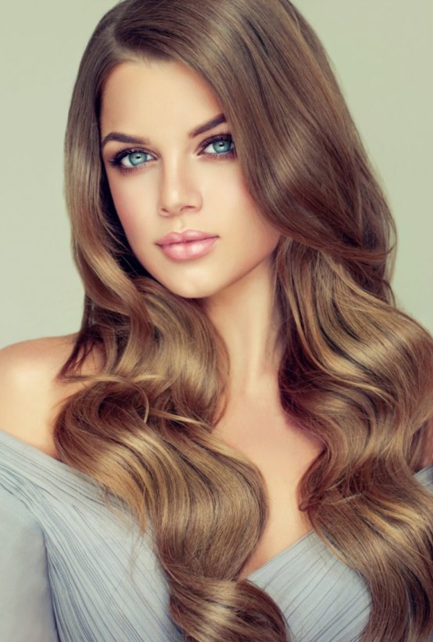 جربي خلطة زيت جوز الهند مع زيت الخروع لتعالجي مشكلة تساقط الشعر