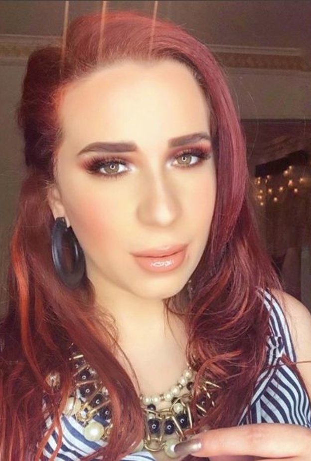 ما صلة القرابة بين اسماء شريف منير ونجلاء فتحي؟