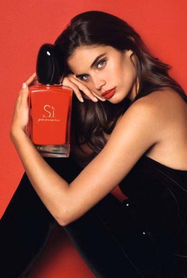 عارضة الأزياء سارا سامبايو