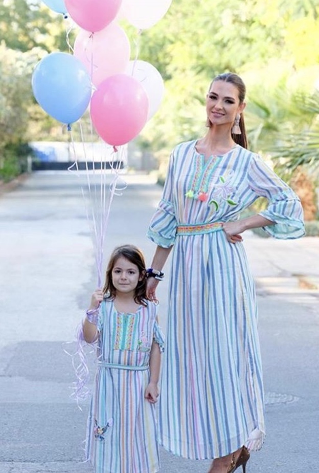 ازياء الام وابنتها من بنت البلد