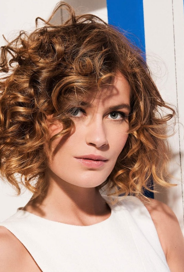 جربي تسريحة الشعر الكاريه المموج