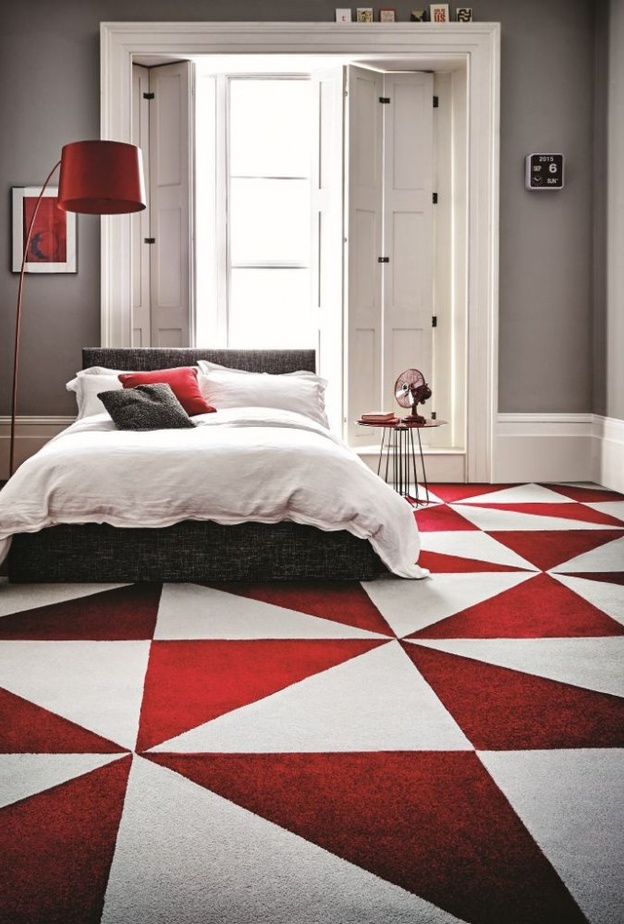 سيراميك أحمر بخطوط بيضاء لأرضية الحمام