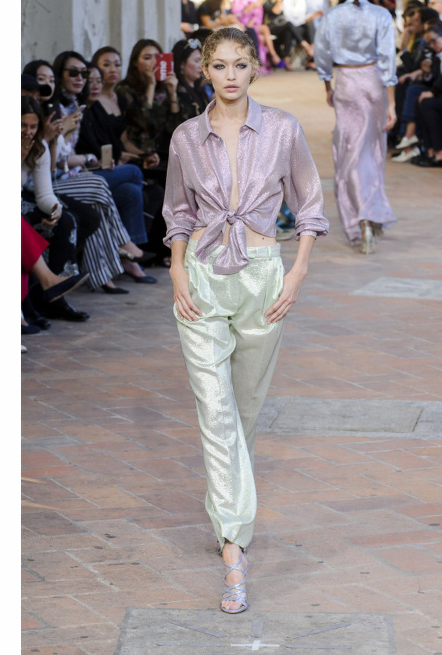 اعتمدي أسلوب ناعم وعصري لسهراتك الرّبيعية