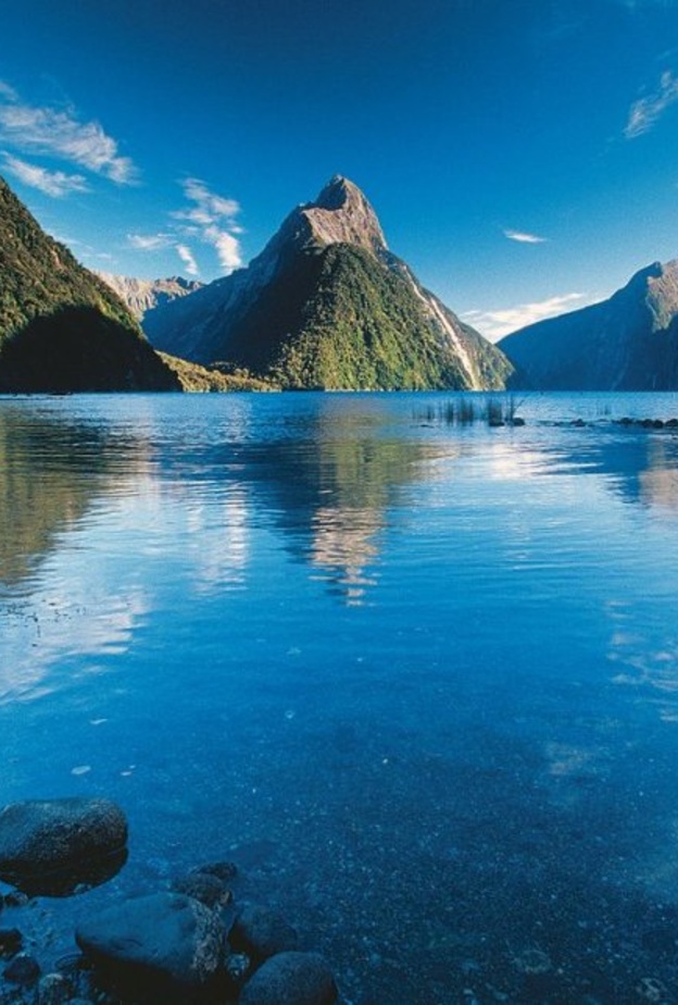 ايسلندا للاستجمام بمياه الينابيع الساخنة خلال شهر العسل