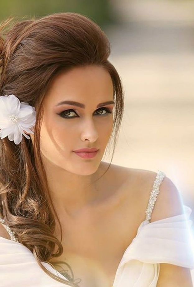 تسريحات الشعر الطويل للعروس