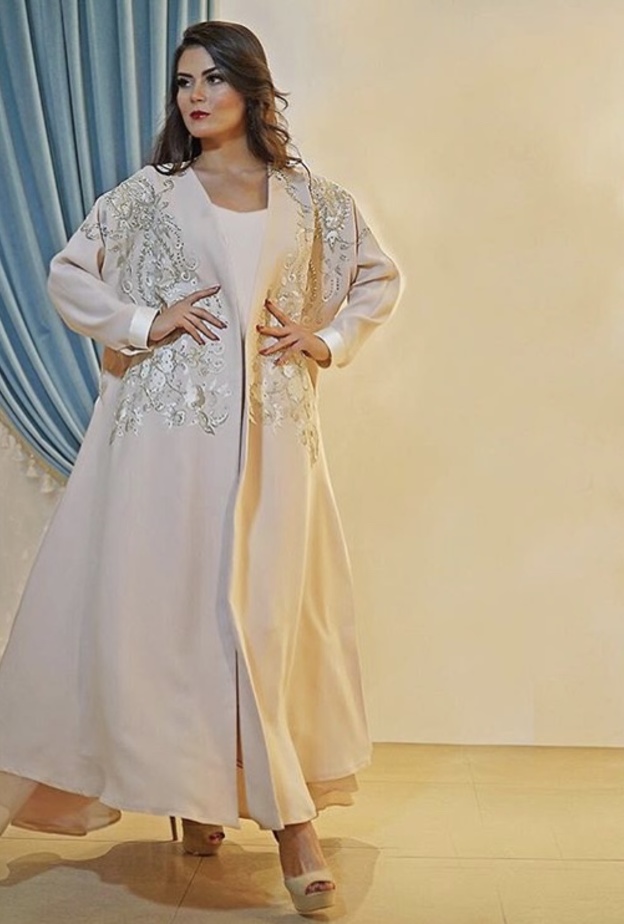 عباية من تصميم Rue Line