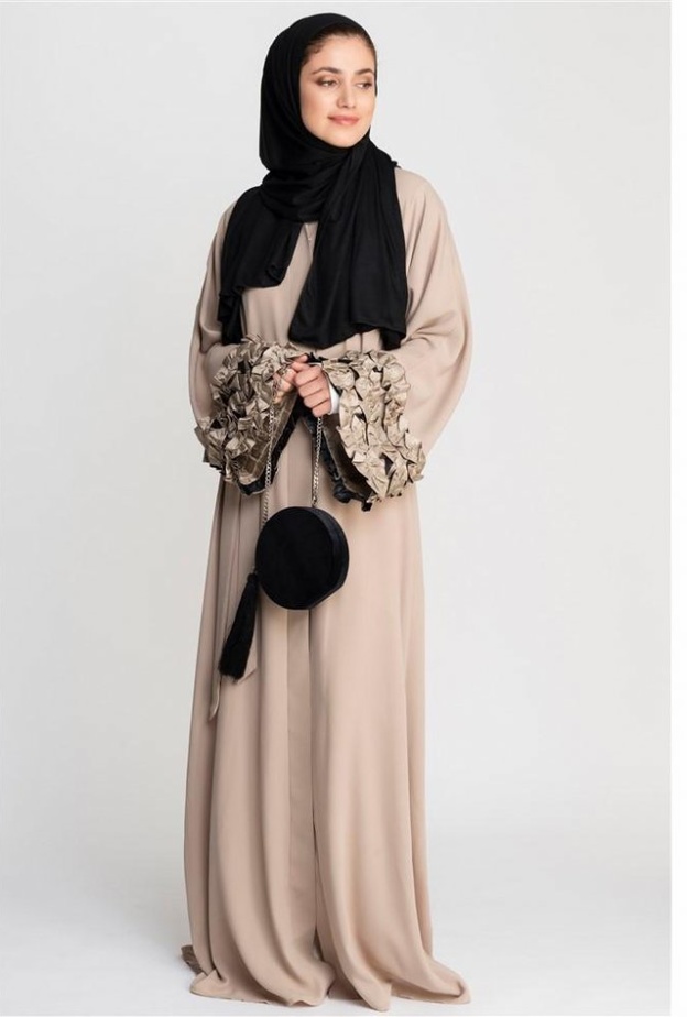 عبايات خروج أنيقة بتصاميم منوّعة لاطلالات أنيقة في شهر رمضان الكريم