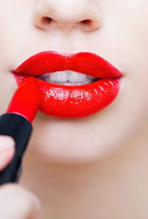 اعتني بشفتيك قبل الزفاف