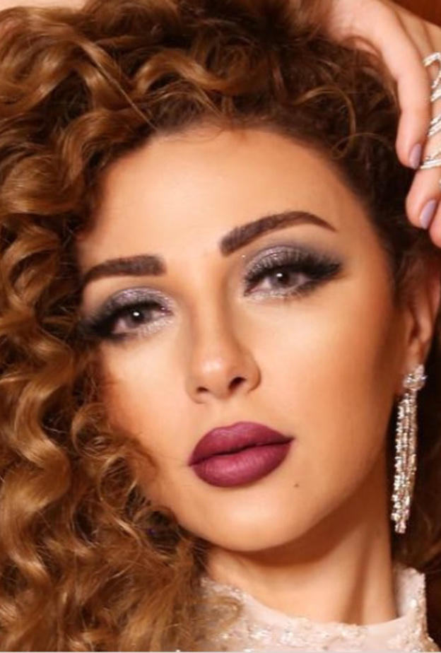 ميريام فارس بمجوهرات خضراء